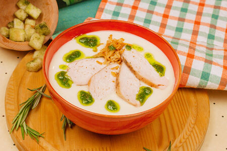 Сливочно-сырный крем-суп с курочкой-гриль