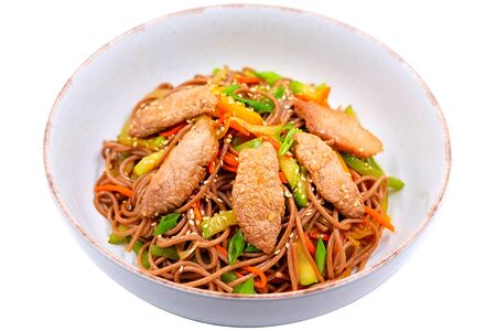 Лапша гречневая с овощами и свининой