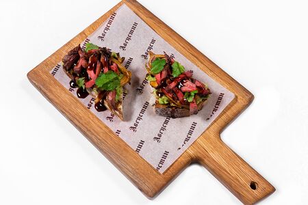 Брускетта с ростбифом и терияки