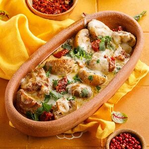 Запеченные шампиньоны с сулугуни с соусом чкмерули