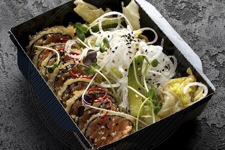 Татаки из лосося с дайконом и тайским огурцом