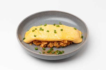 Тайский омлет с креветками, рисом и овощами