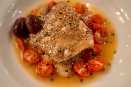 Палтус с томатами