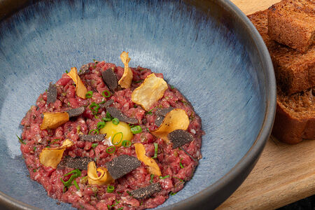 Тартар из говядины с трюфелем