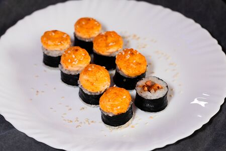 Запеченный ролл Лосося Маки