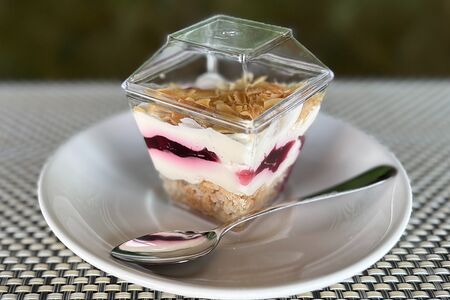 Вишнево-миндальный десерт