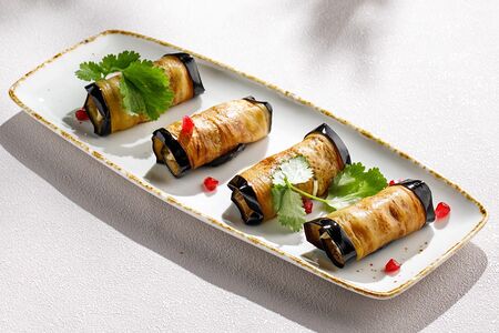 Рулетики из баклажанов с сыром и орехами