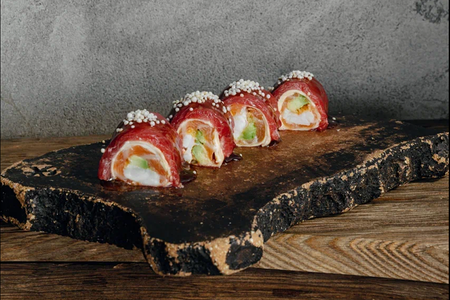 Тоторо: тунец, креветка, лосось, соус руй