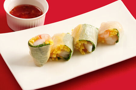 Спринг-ролл с креветками и манго