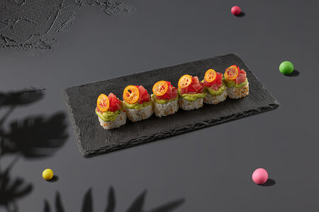 Ролл с тунцом в соусе Понзу