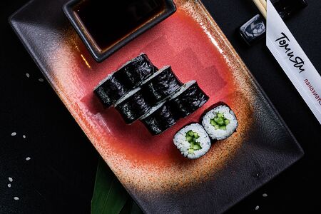 Маки с огурцом 