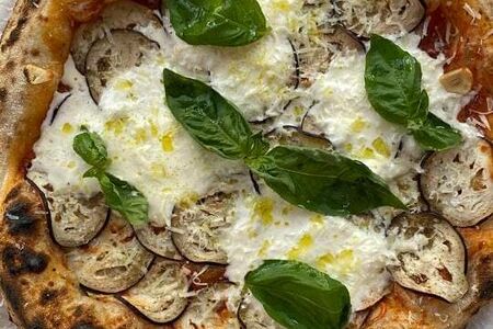 Пицца Пармиджана страчателла