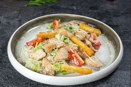 Салат Цезарь с курицей