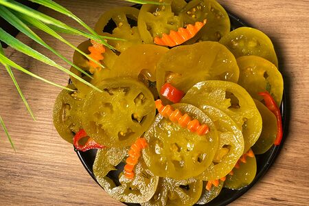 Помидоры соленые резаные