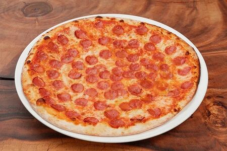 Пицца с трюфельной колбасой