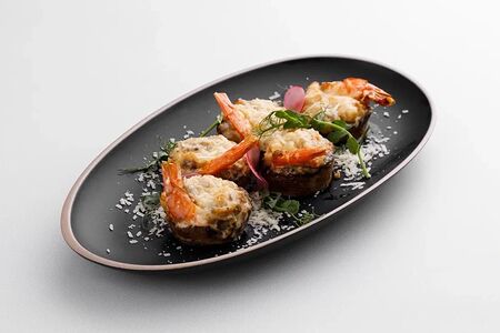 Грибы фаршированные креветкой