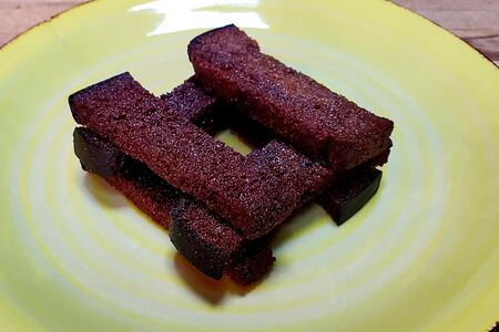 Чесночные гренки с соусом