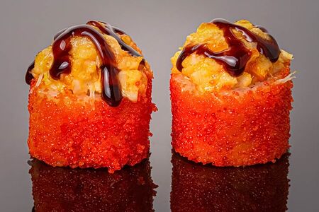 Ролл запеченный с королевской креветкой