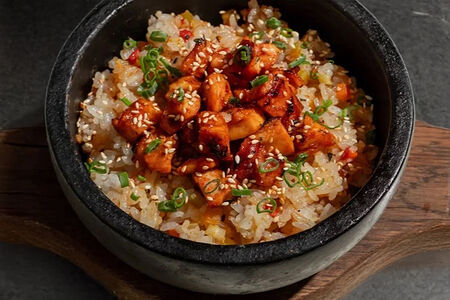 Жареный рис с курицей