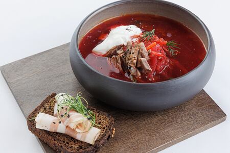 Борщ с телятиной и салом 