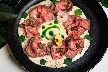 Ростбиф с соусом Вителло тоннато