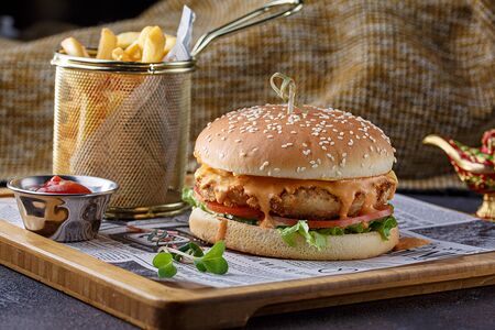 Бургер с куриной котлетой 