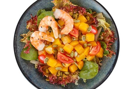 Салат с тыквой и креветками
