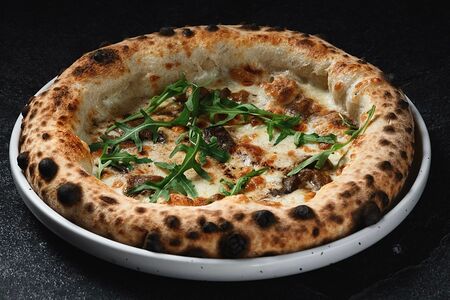 Пицца с вешенками и трюфелем