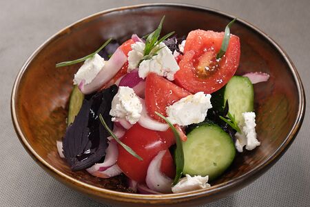 Овощной салат с сыром