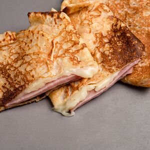 Блины с сыром и ветчиной