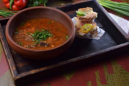 Харчо с говядиной и домашними гренками