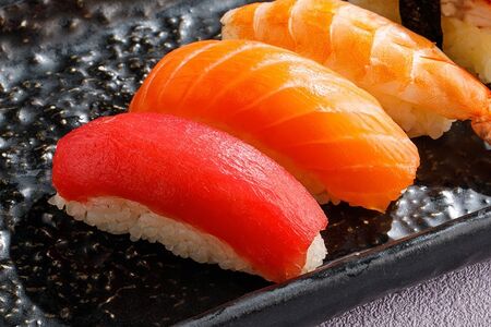 Нигири суши тунец