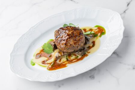 Бифштекс из утки с баклажанами и трюфельным понзу