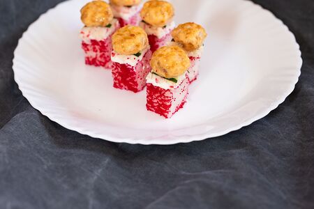 Запеченный ролл Окунями