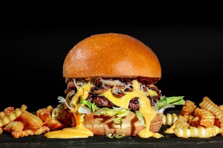 Бургер с курицей блю чиз 