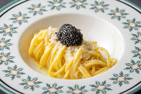 Спагетти с черной икрой