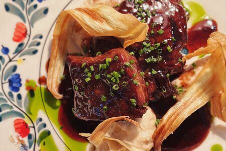 Томлёный телячий бок с пюре из пастернака