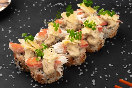 Краб с соусом из белых грибов