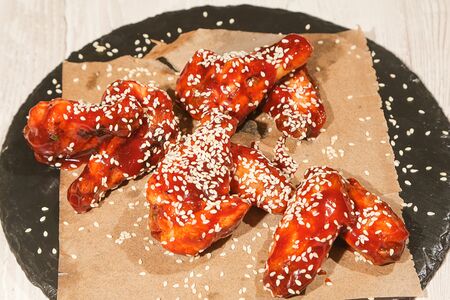 Острые куриные крылышки в соусе BBQ