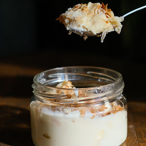 Домашний Наполеон с вишней в банке