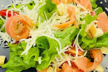 Цезарь с семгой