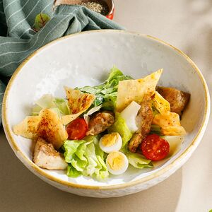 Цезарь с цыплёнком на мангале