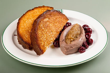 Паштет из куриной печени с вишневым конфитюром