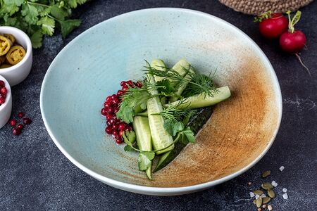 Огурчики малосольные с мочёной клюквой