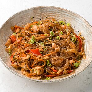 Фунчоза с курицей и овощами