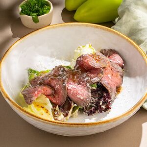 Салат с ростбифом из мраморной говядины