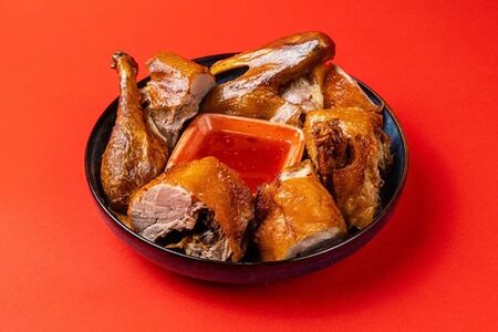 Рубленая хрустящая утка с соусом свит чили