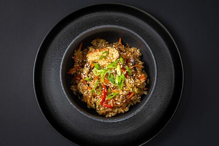 Жареный рис с куриным филе