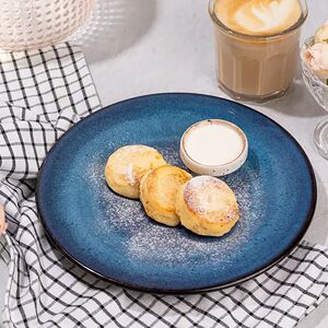 Домашние сырники со сметаной