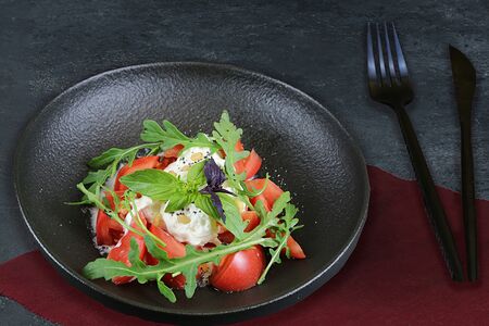 Страчателла с розовыми томатами